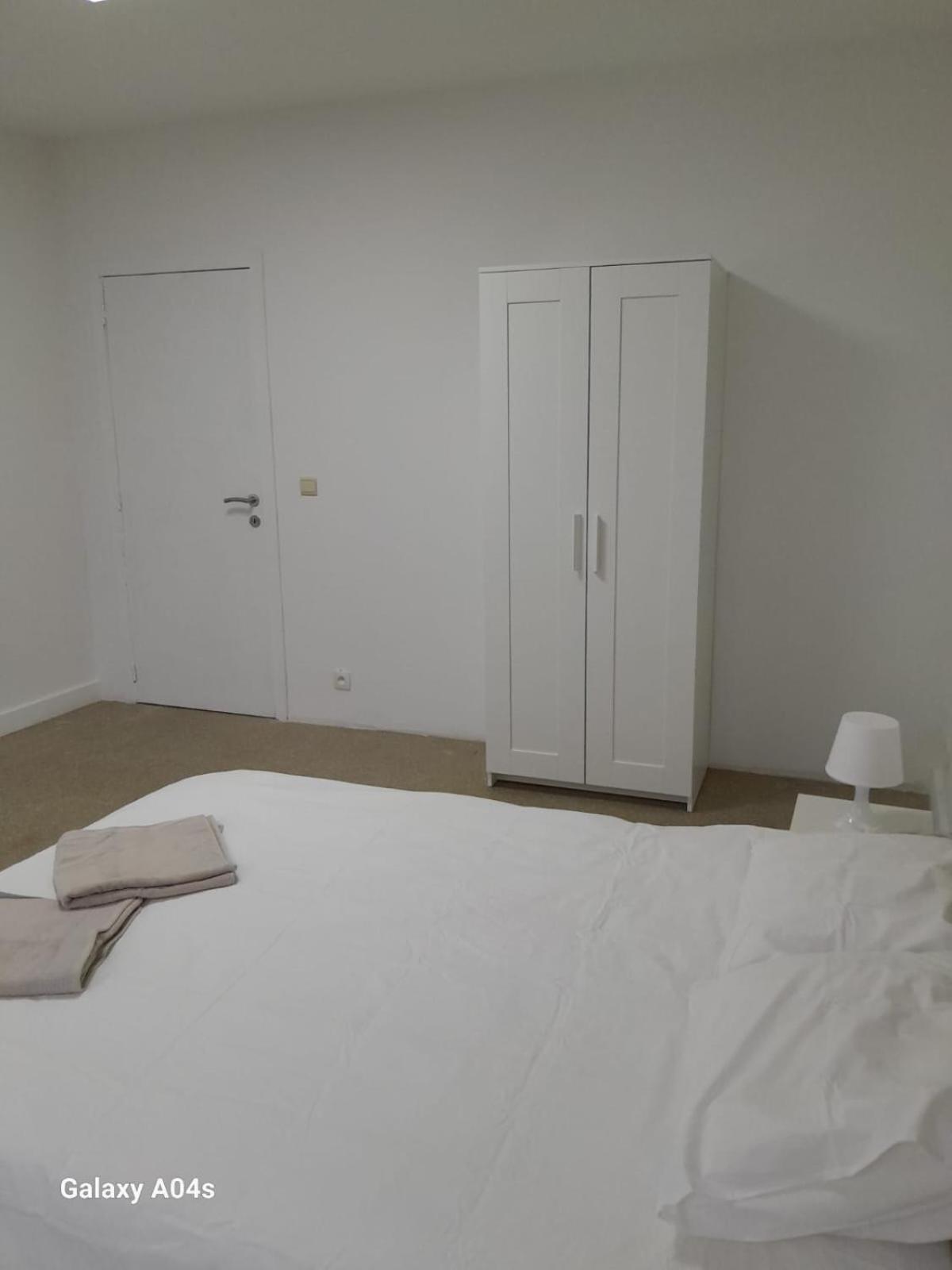 The Boulevard Apartment Sleeps 4 Brussel Bagian luar foto